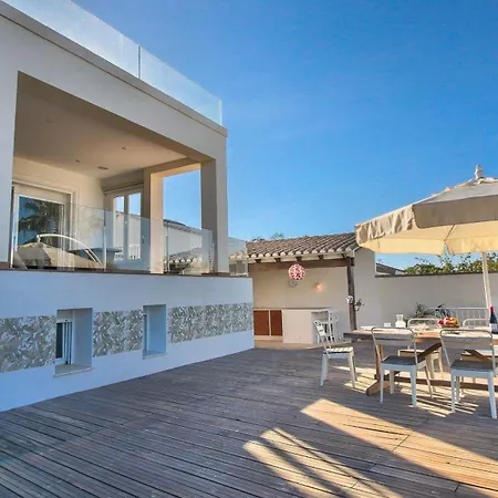 Santa Lucia Ho 6p Villa